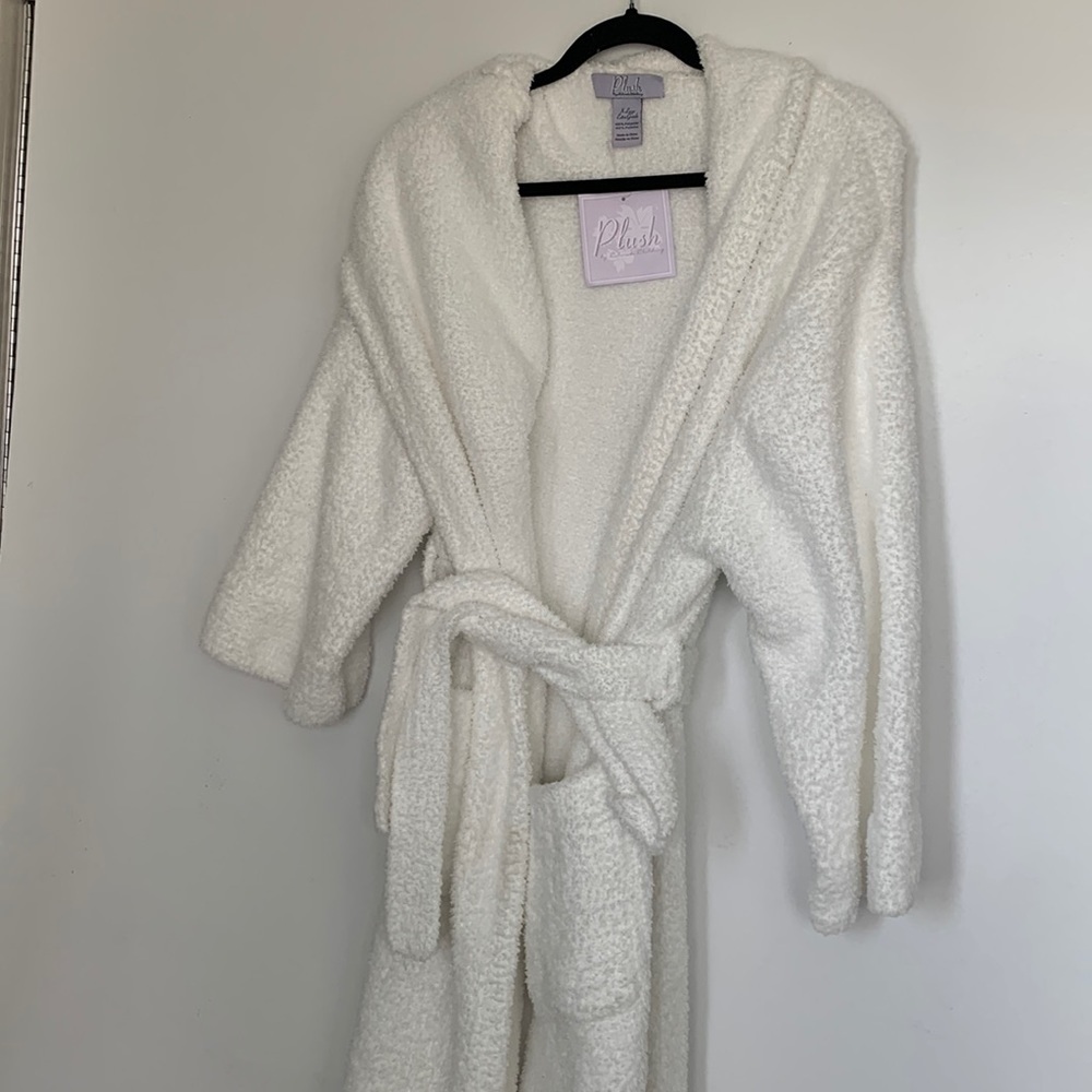 Plush white robes size XL new